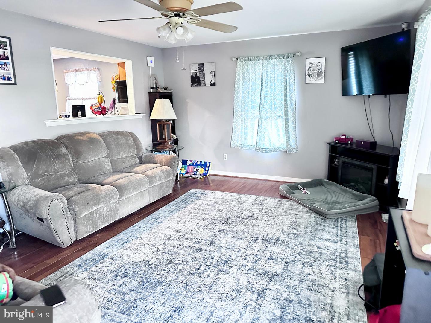 212 N Vine St Property Photo 3