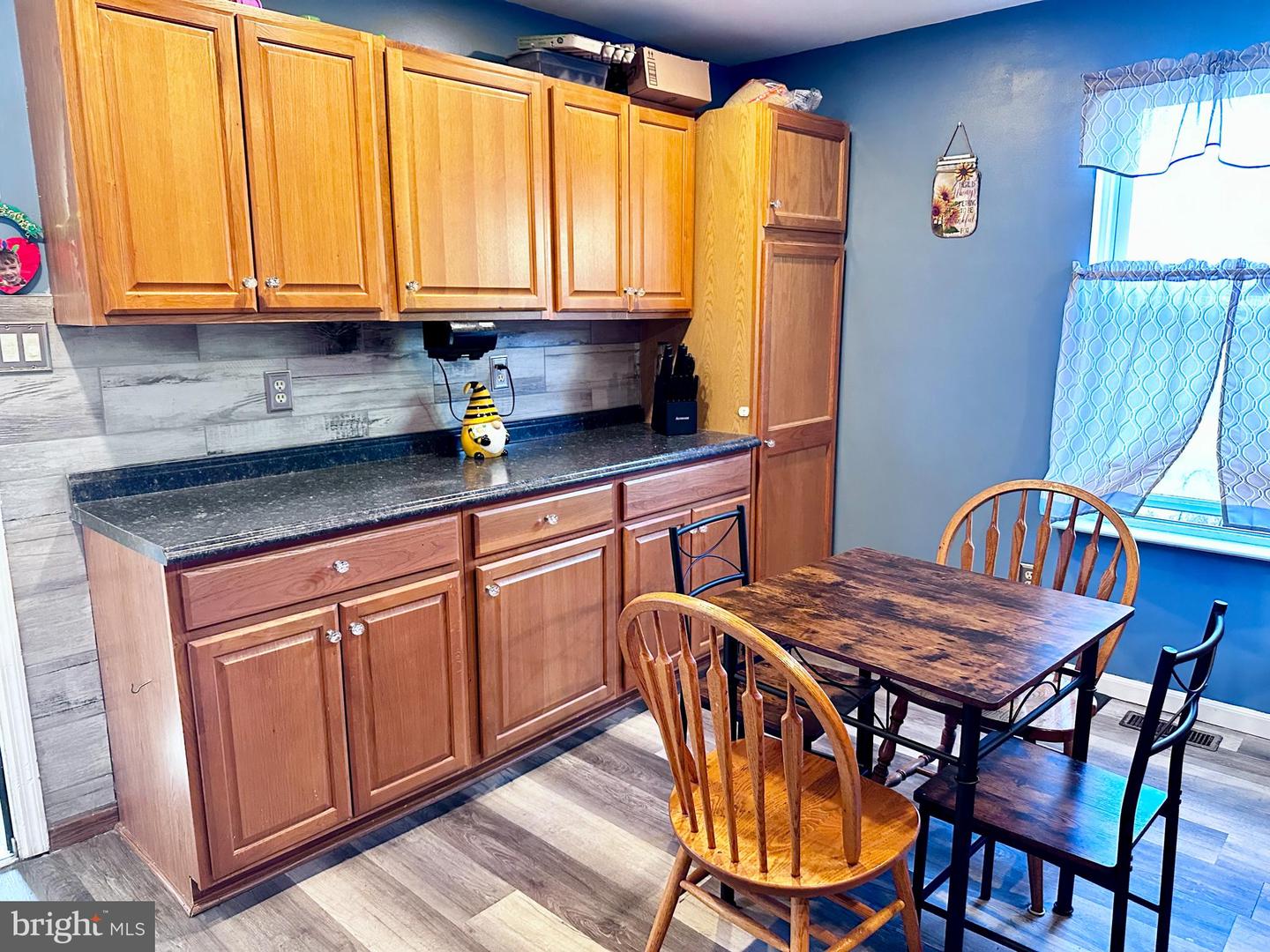 212 N Vine St Property Photo 5