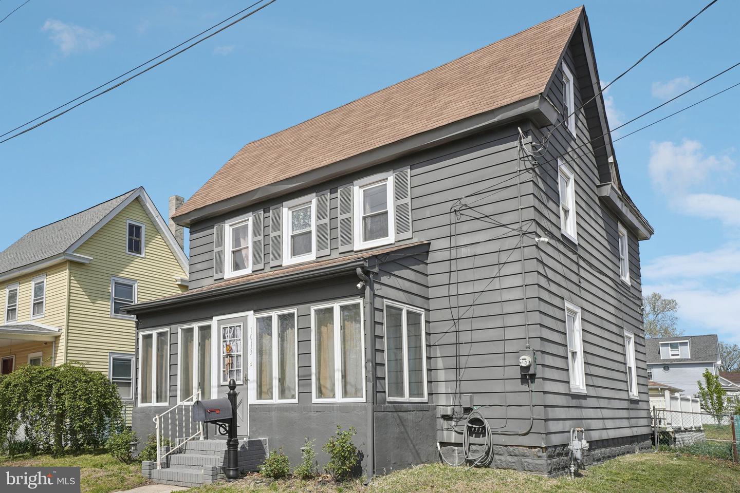 1013 N Chestnut St Property Photo 1