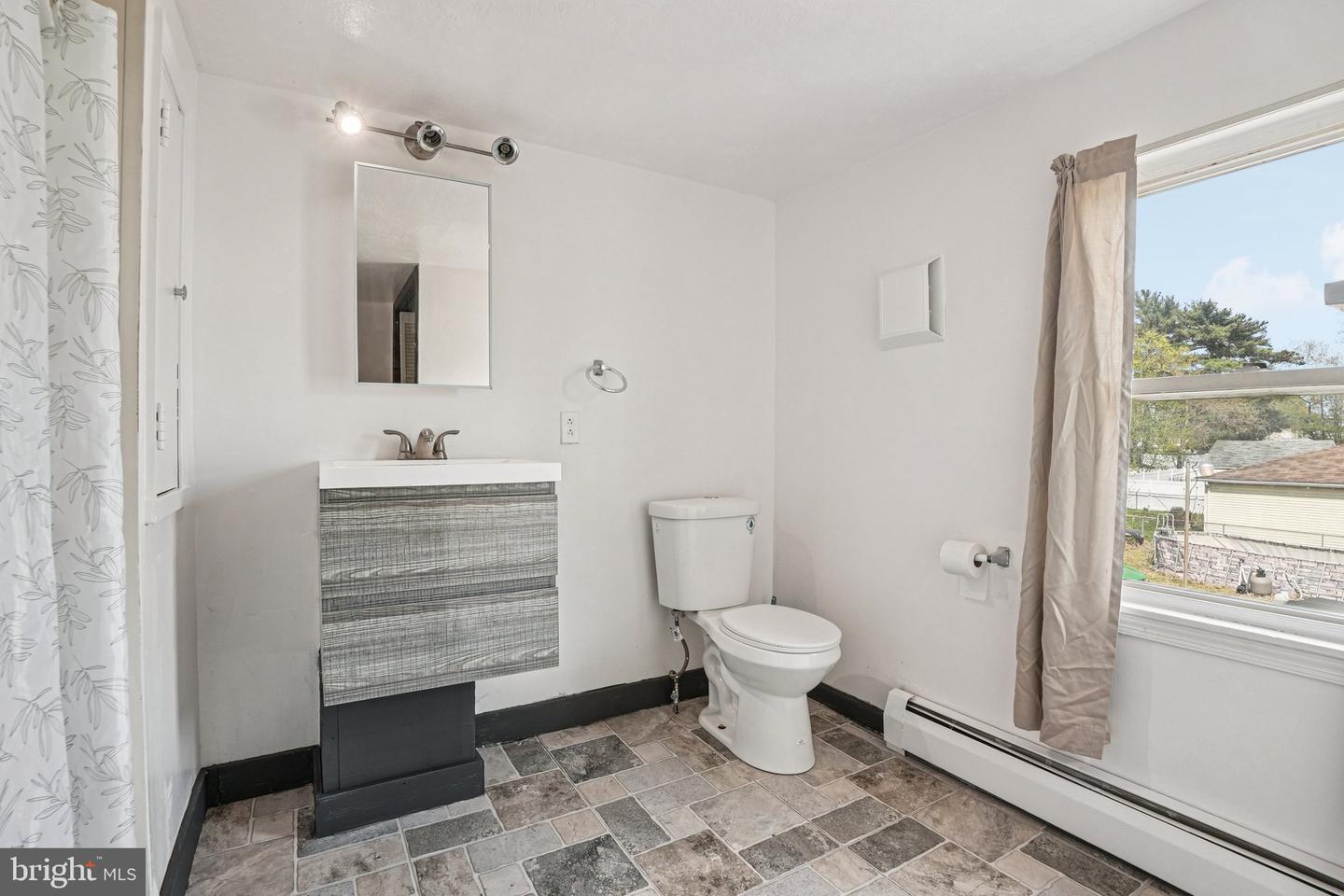 1013 N Chestnut St Property Photo 38