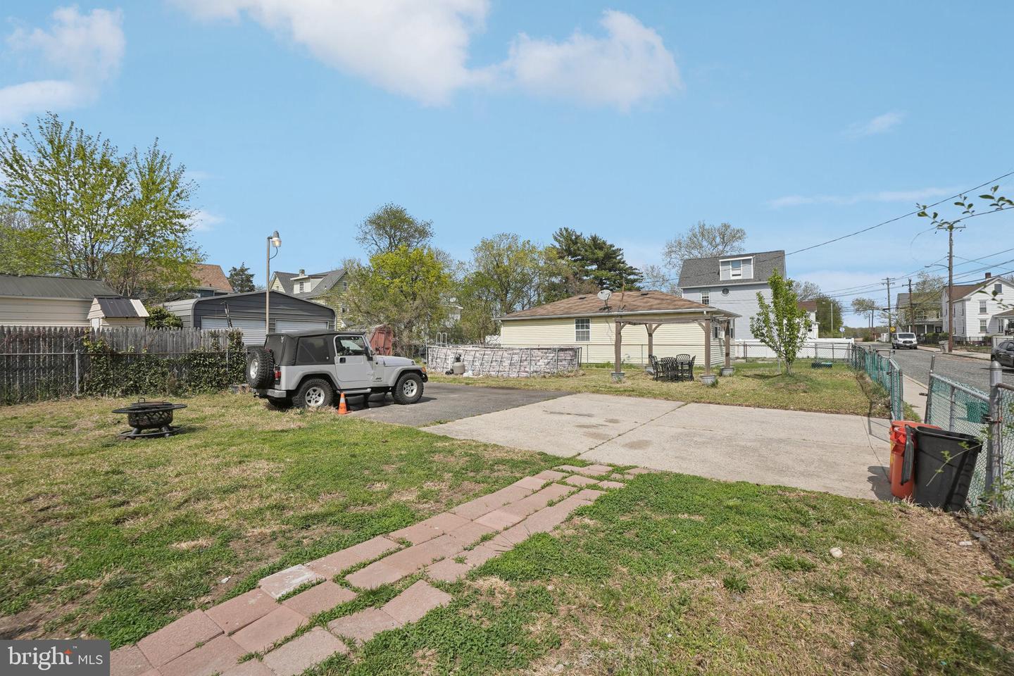1013 N Chestnut St Property Photo 46