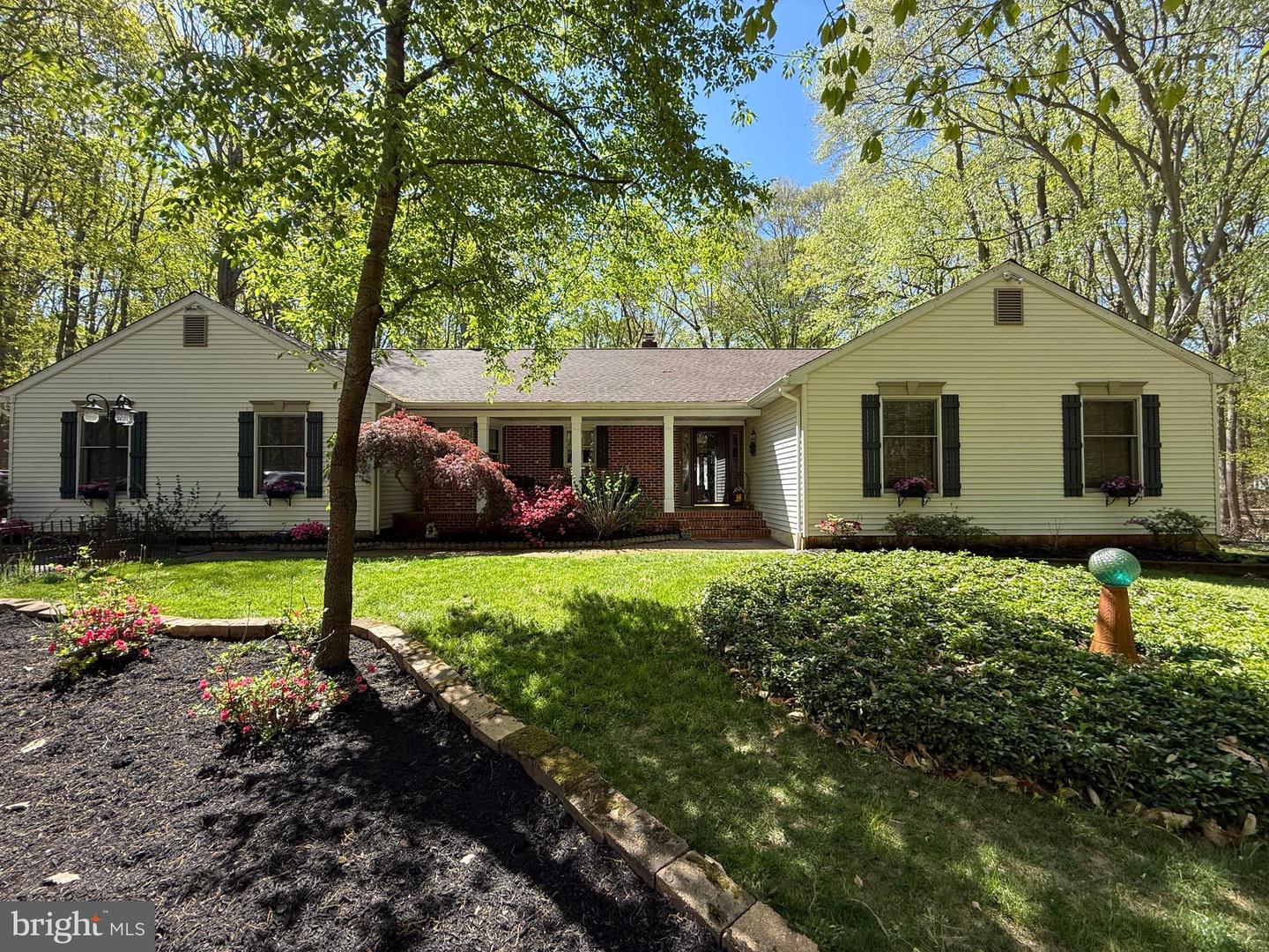 7 LAUREL DR