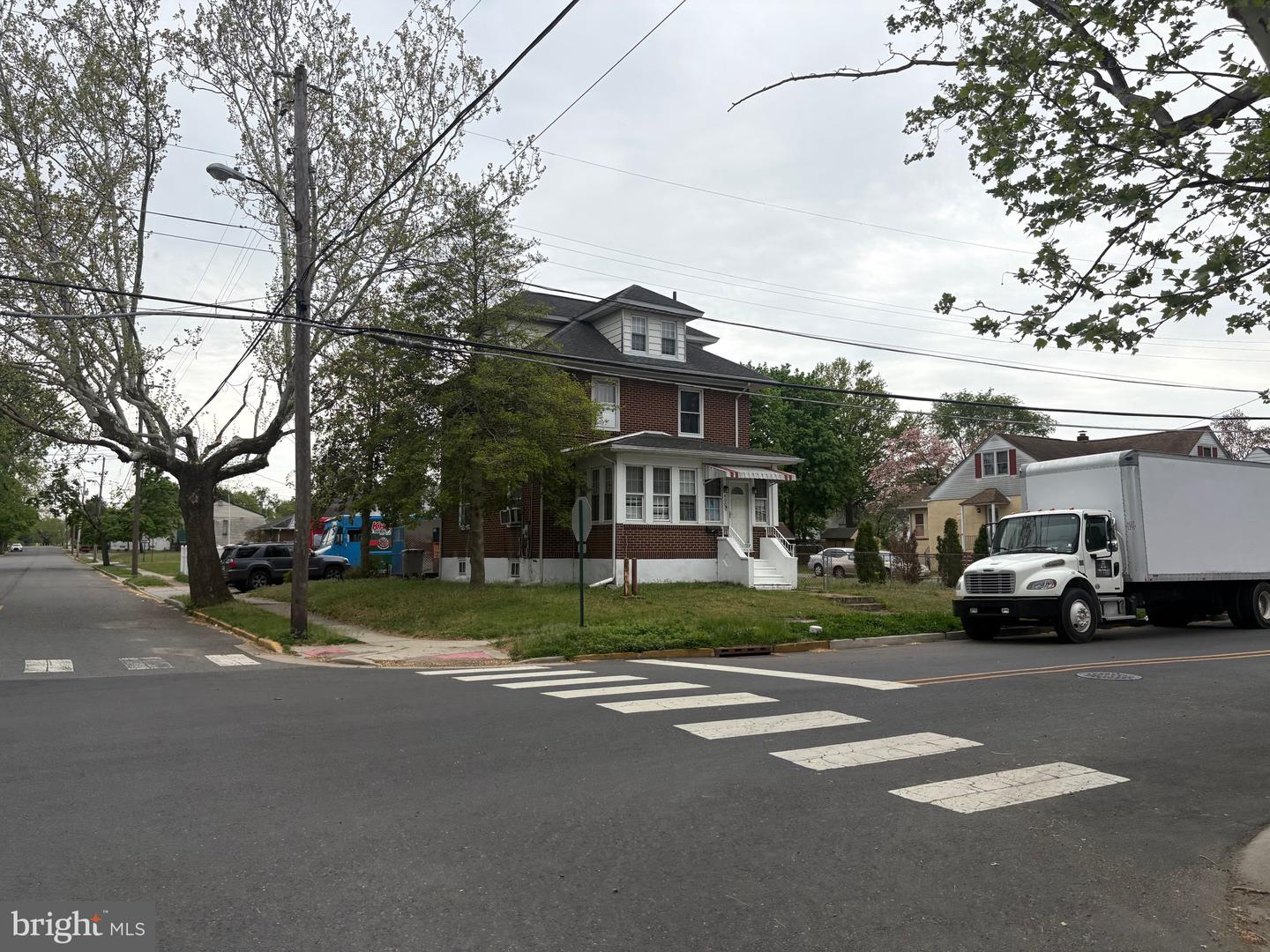 400 THOMSON AVE