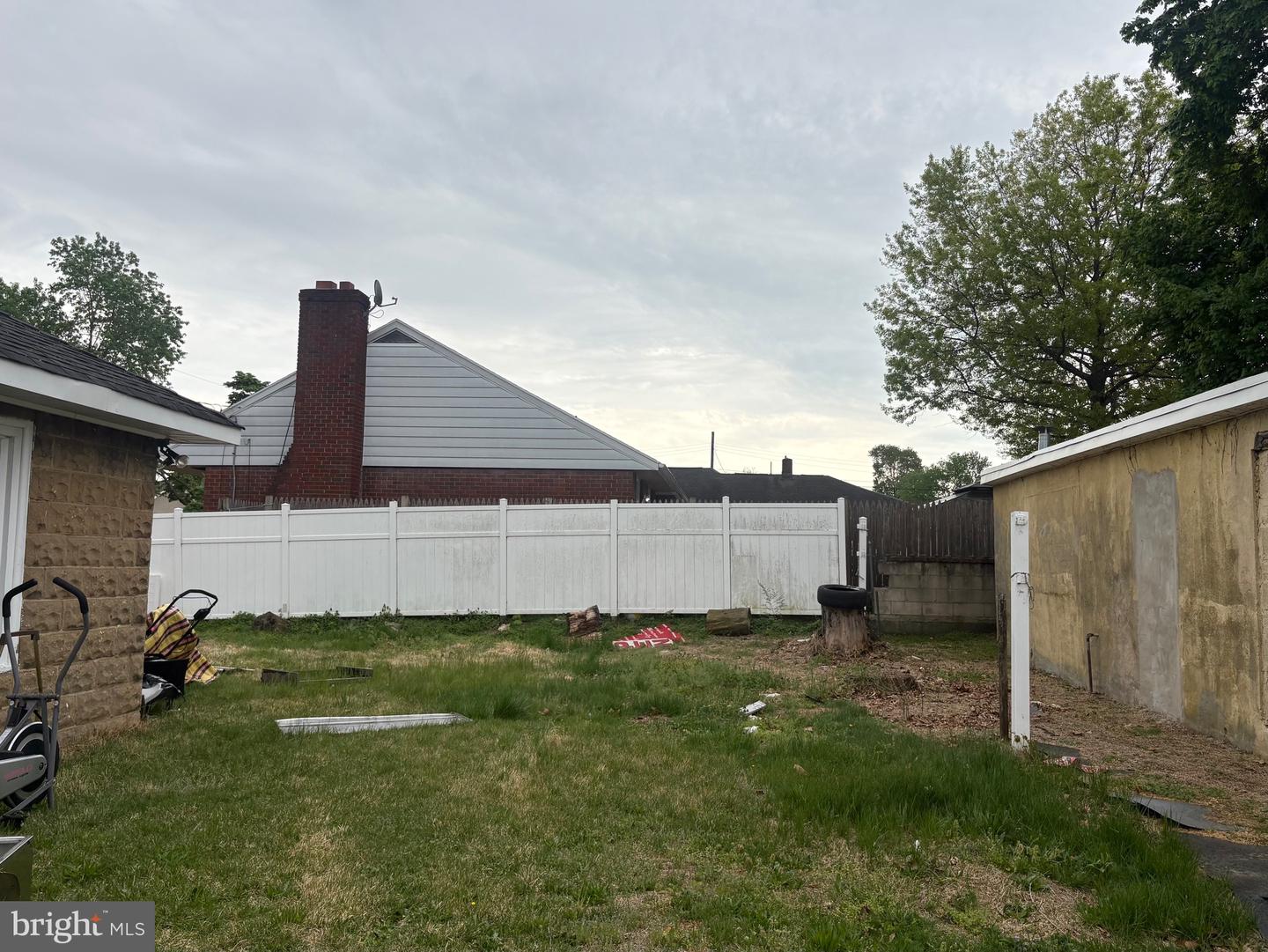 400 Thomson Ave Property Photo 28