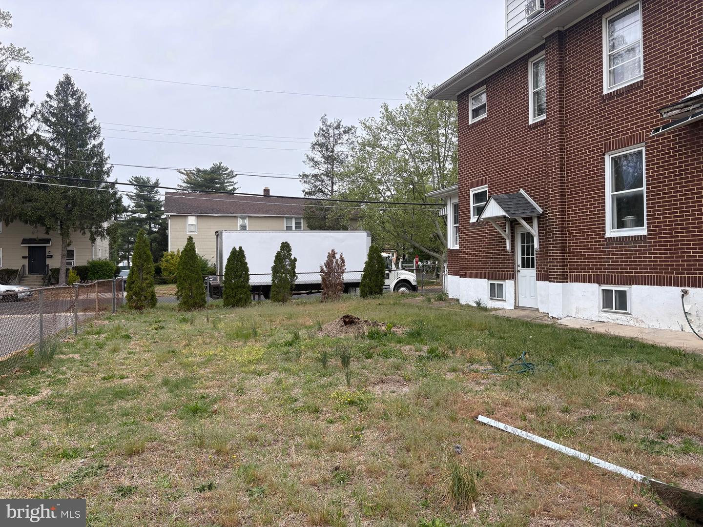 400 Thomson Ave Property Photo 29