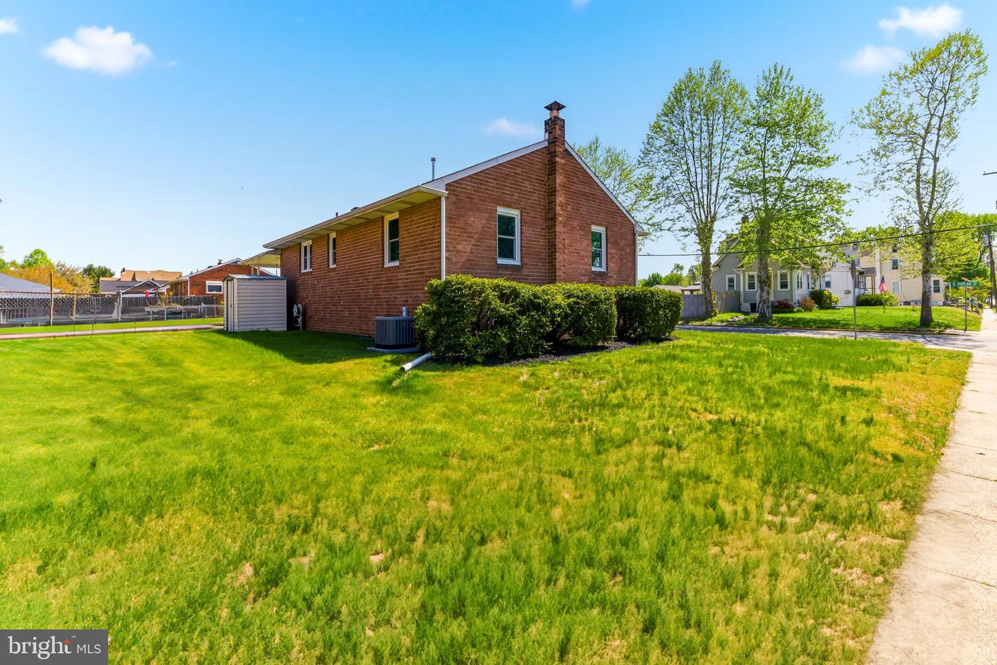 157 S Poplar St Property Photo 3