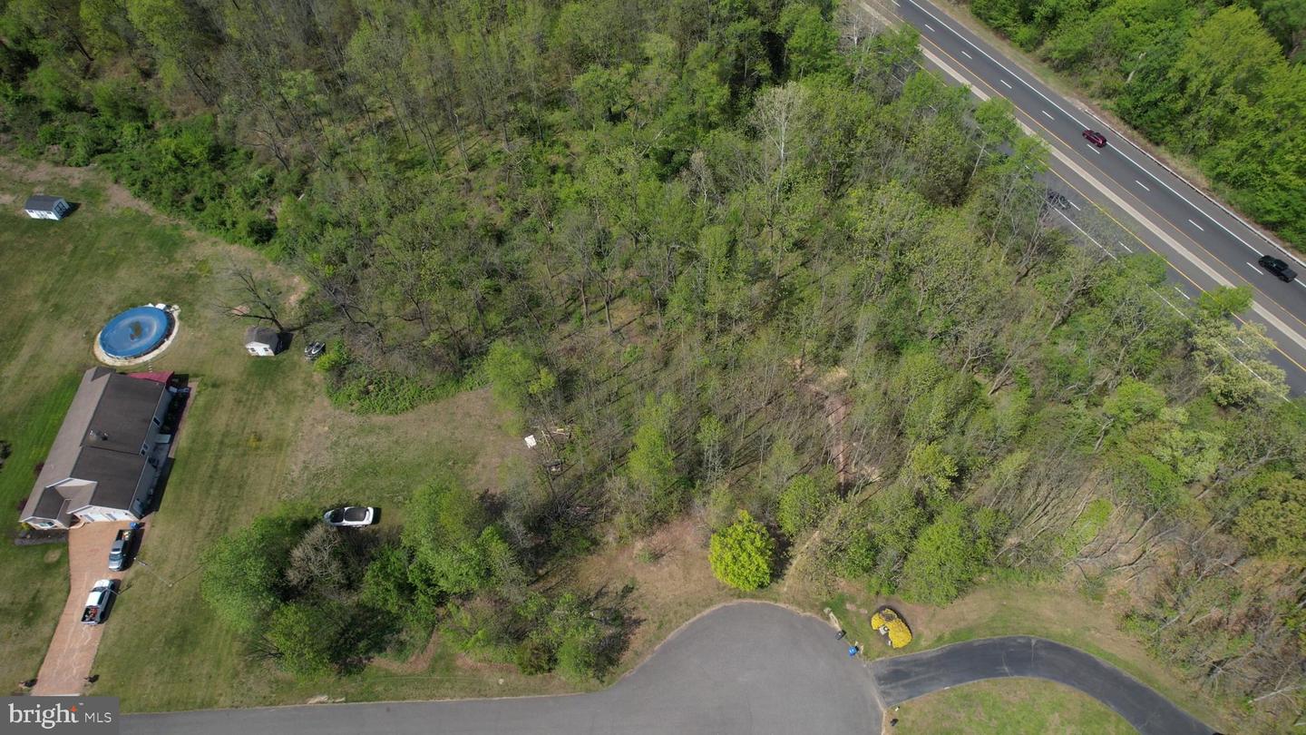140 Winding Way Property Photo 6