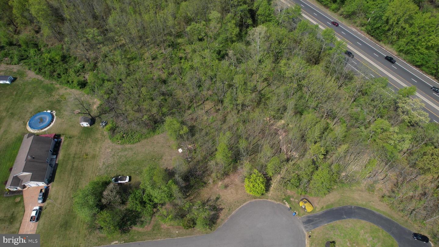 140 Winding Way Property Photo 20