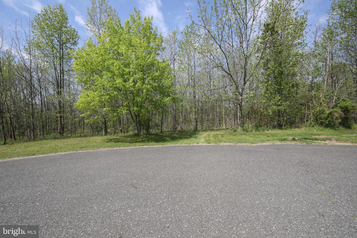 146 Winding Way Property Photo 3