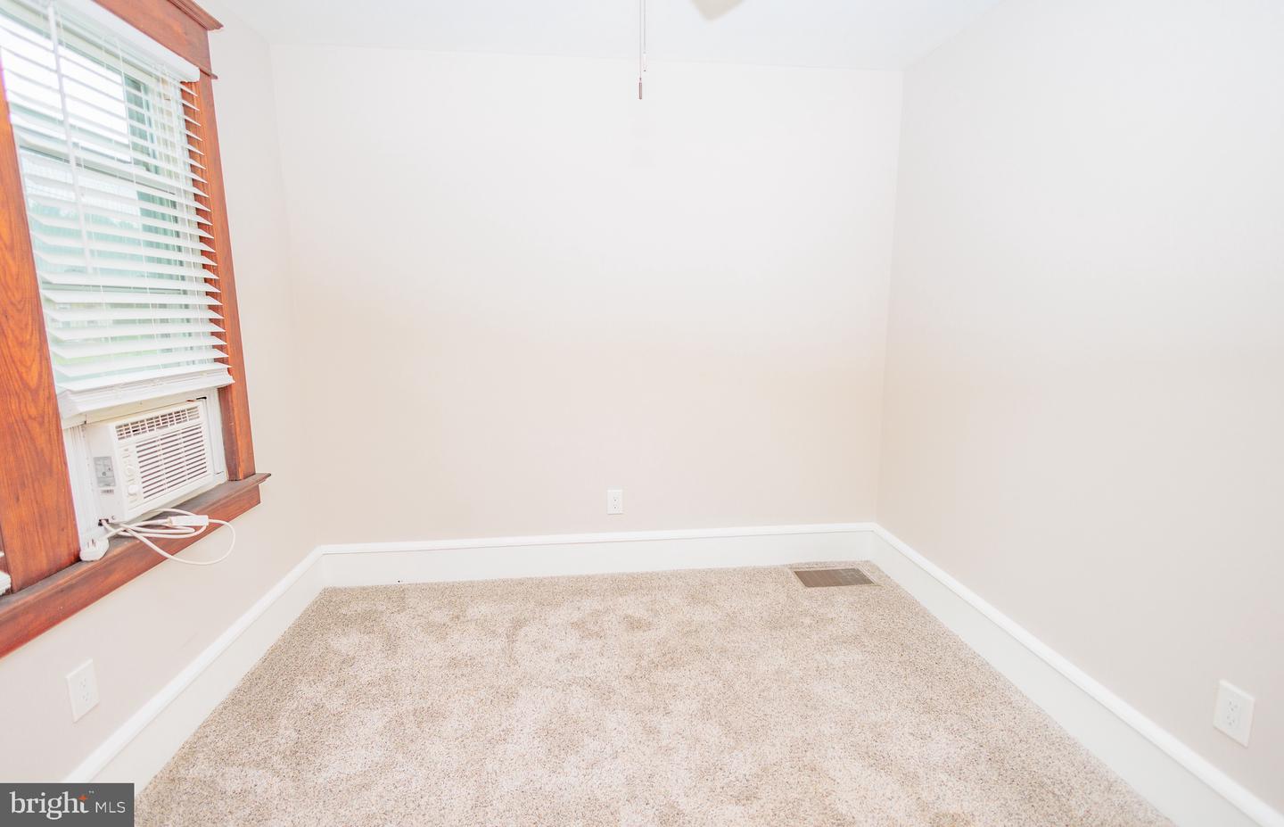 11 Sewell St #a (down) Property Photo 6