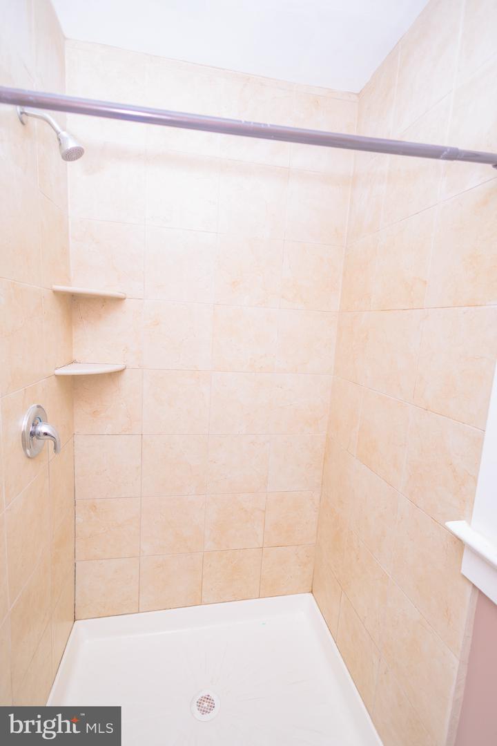 11 Sewell St #a (down) Property Photo 10