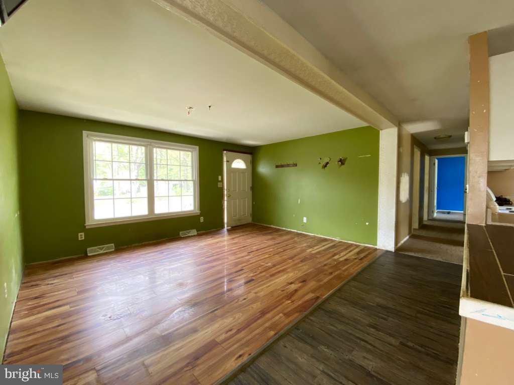 92 Elmer St Property Photo 2