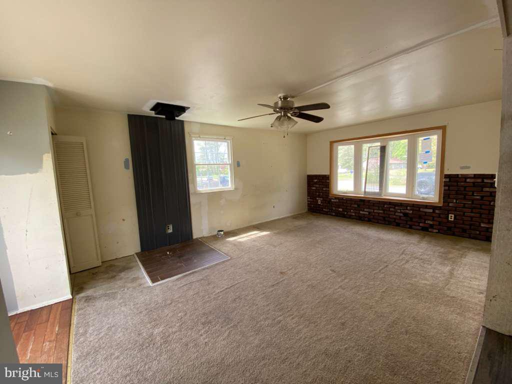 92 Elmer St Property Photo 5