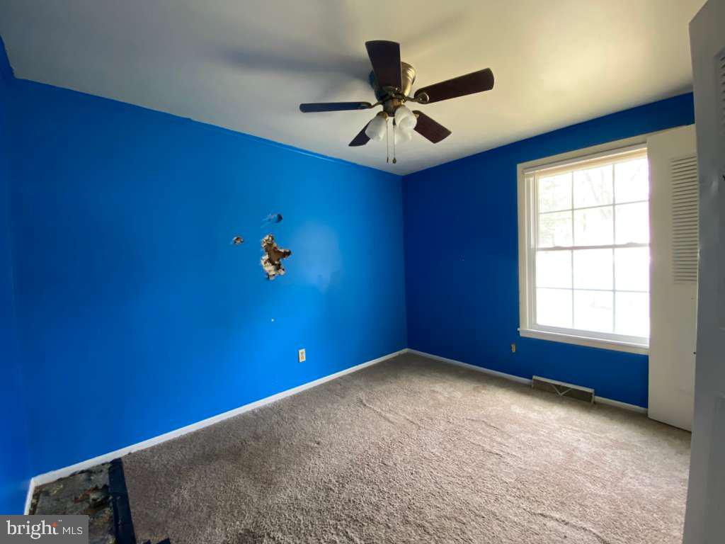 92 Elmer St Property Photo 6