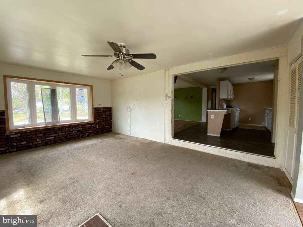 92 Elmer St Property Photo 8