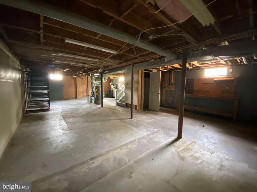 92 Elmer St Property Photo 9