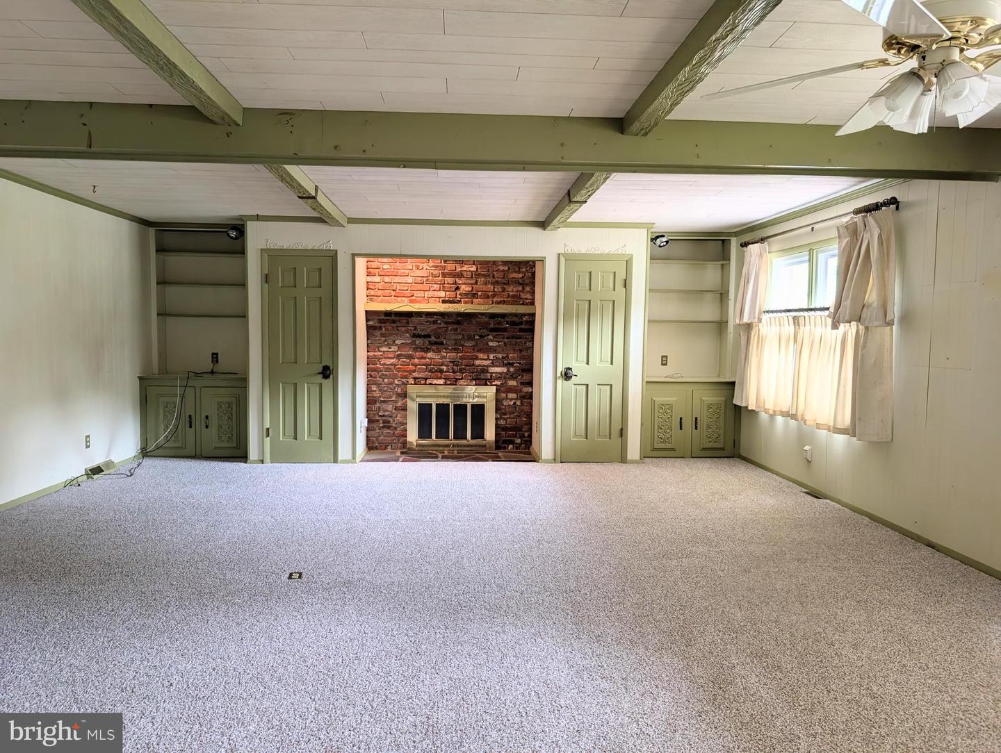 409 Whitman Dr Property Photo 4