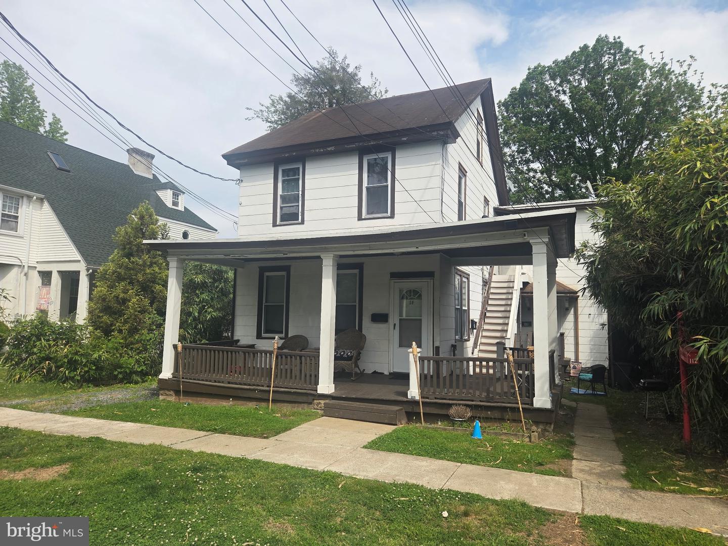 112 Laurel St Property Photo 1