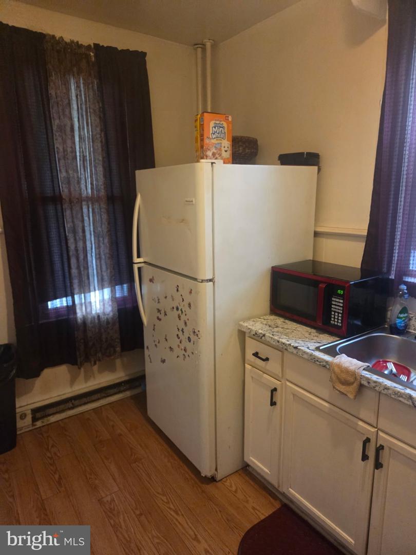 112 Laurel St Property Photo 3