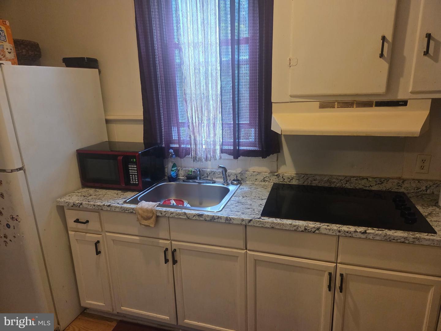 112 Laurel St Property Photo 4