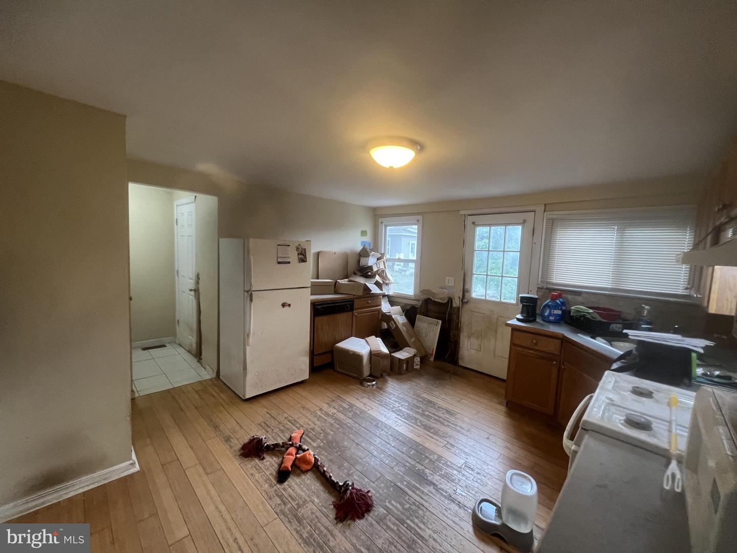 42 W Centre St Property Photo 9