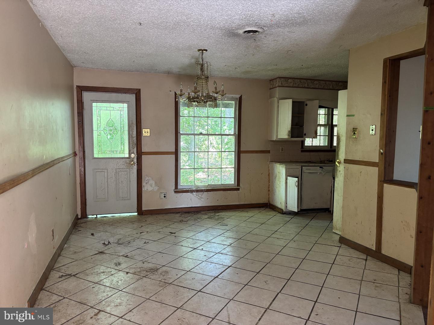 725 Central Ave Property Photo 3