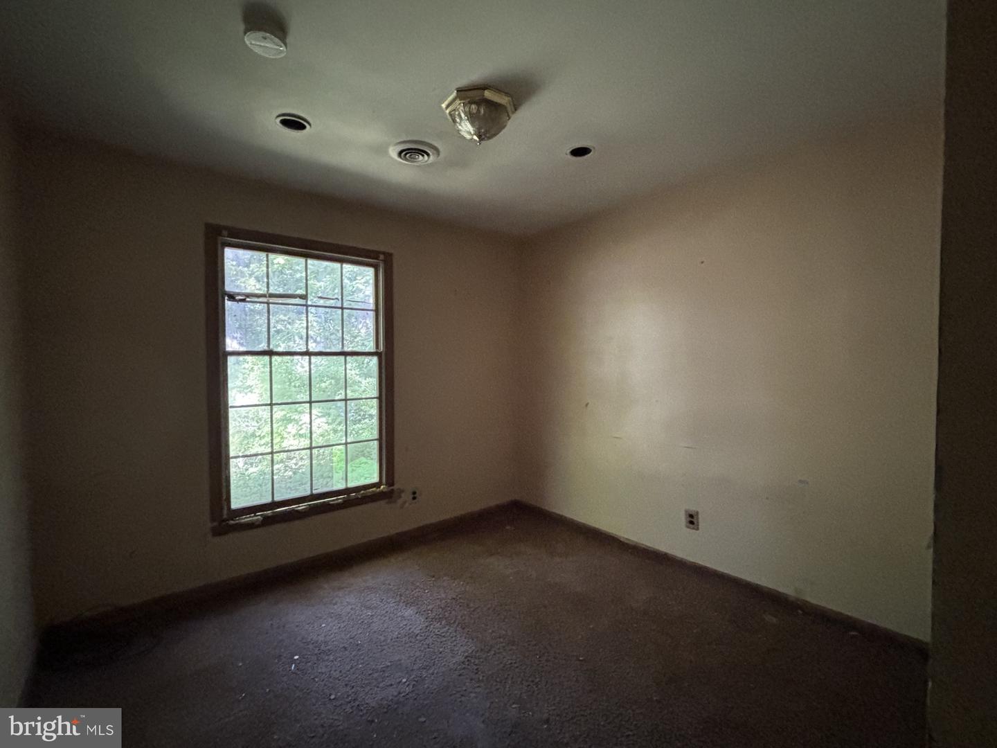 725 Central Ave Property Photo 5