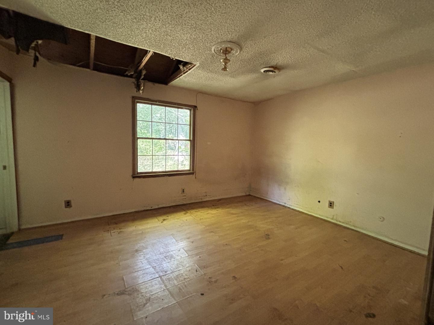 725 Central Ave Property Photo 6