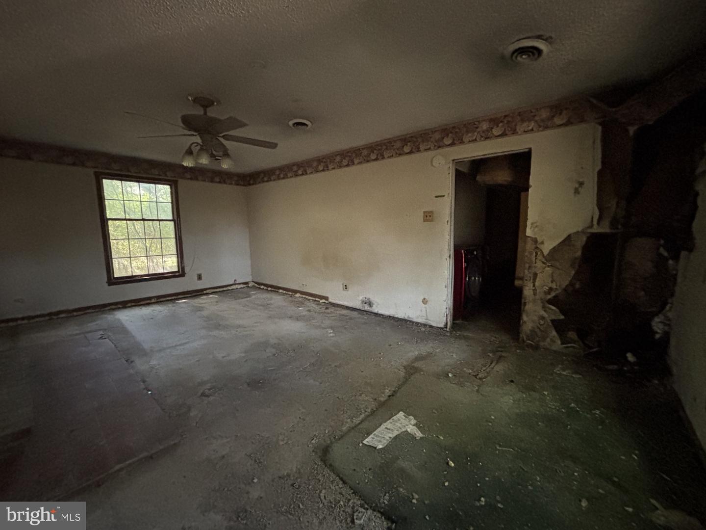 725 Central Ave Property Photo 9