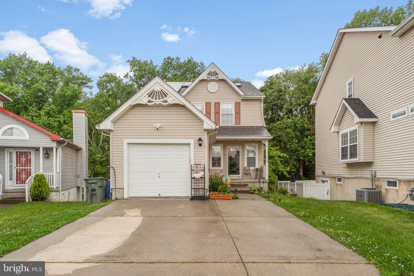 841 Fordham Pl Property Photo 2