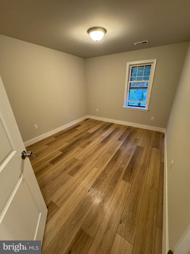 166 East Ave #e Property Photo 8