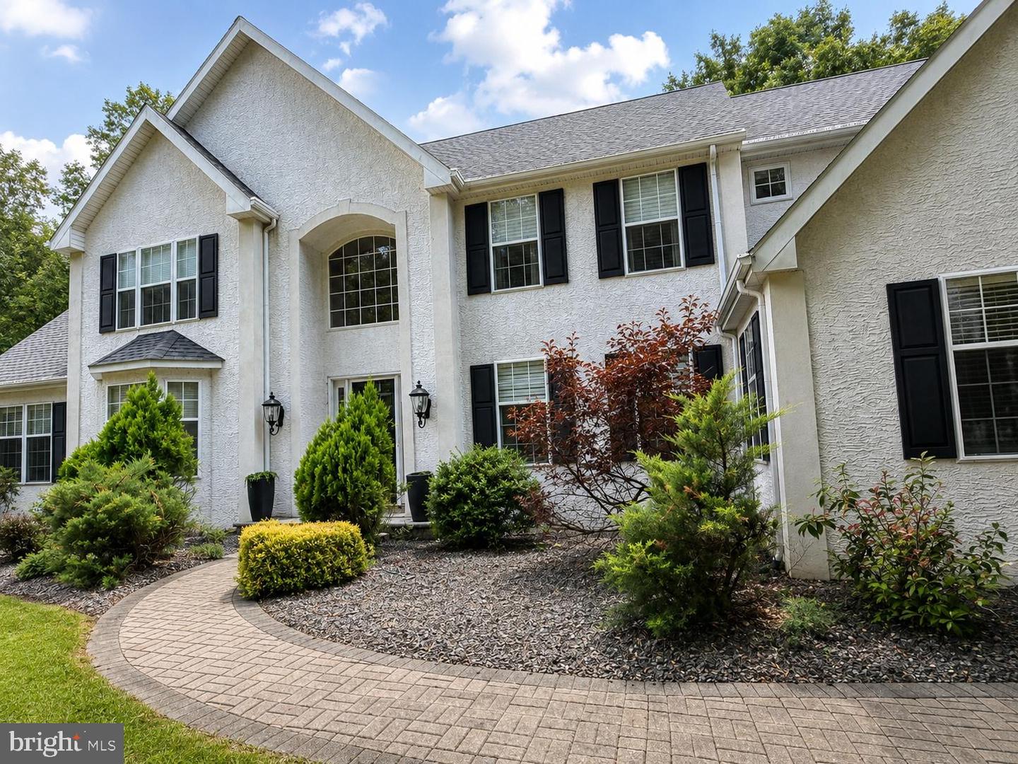 2 GREENBRIAR RD