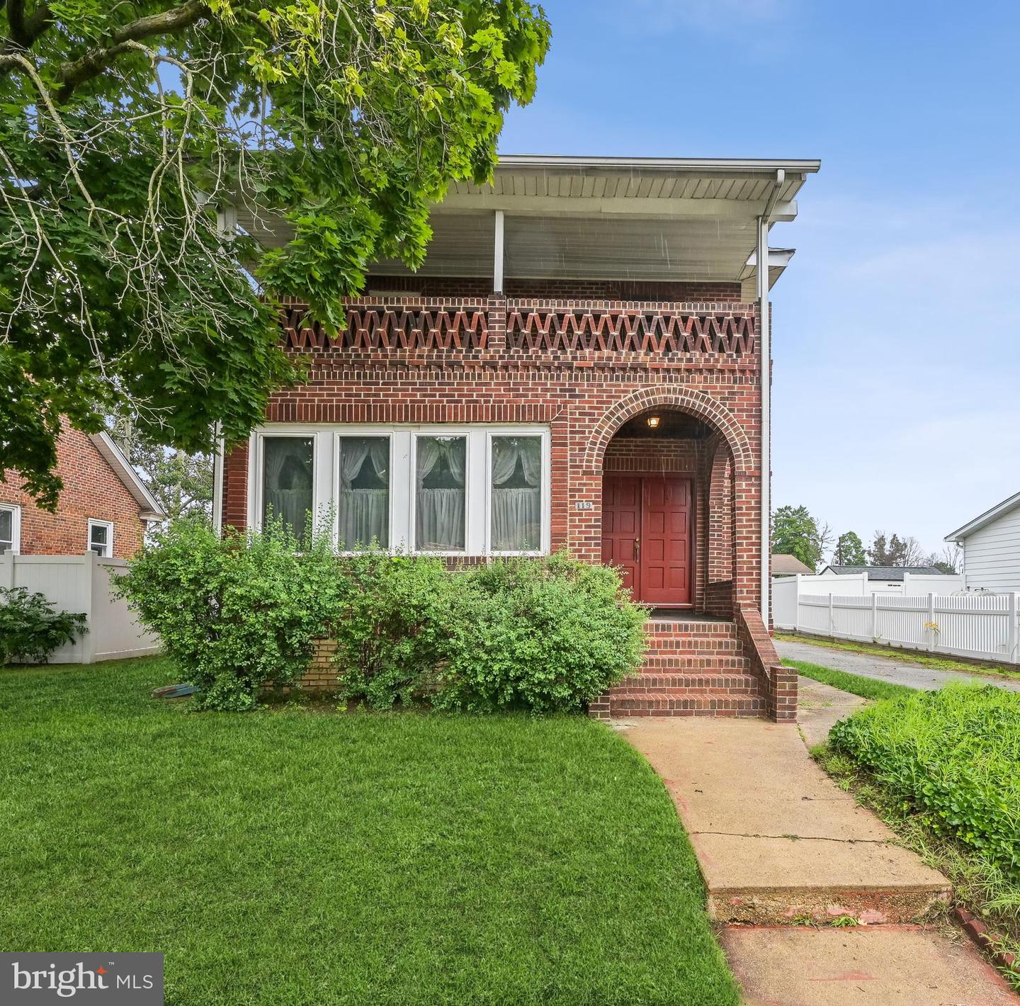 119 E Broad St Property Photo 1