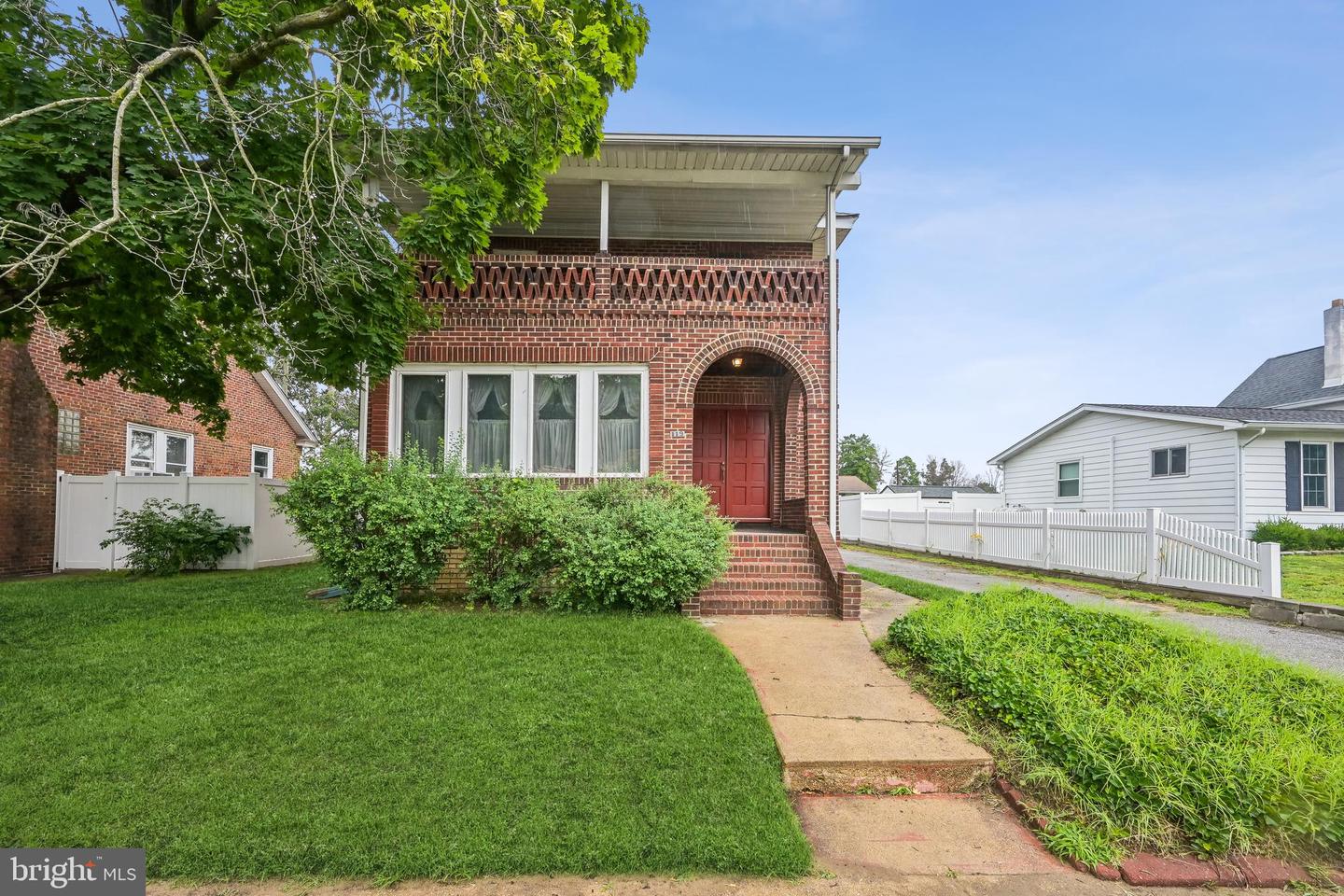 119 E Broad St Property Photo 2