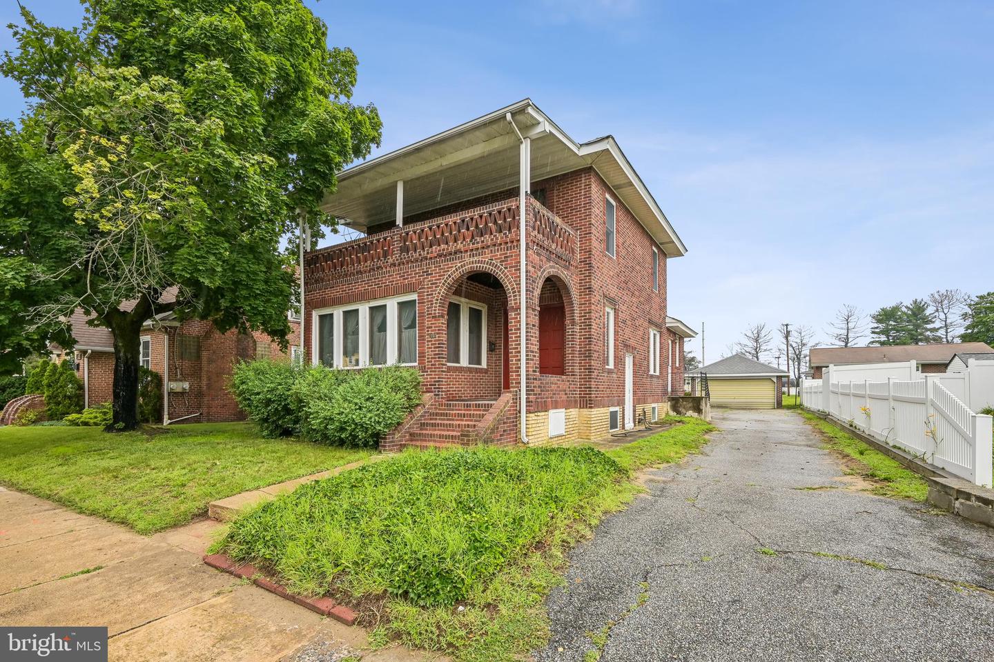 119 E Broad St Property Photo 3