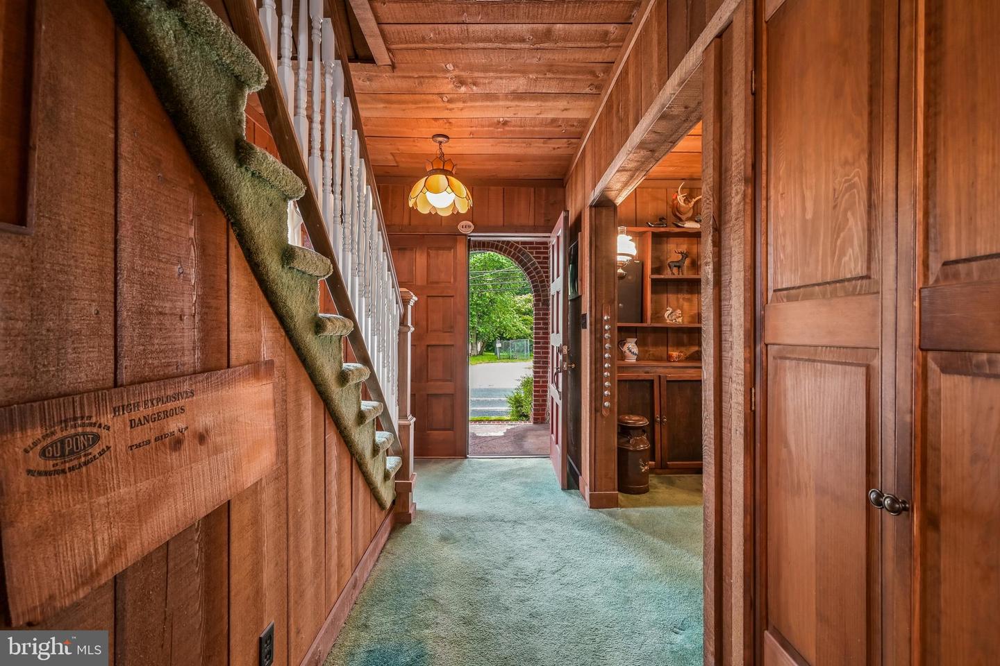 119 E Broad St Property Photo 8