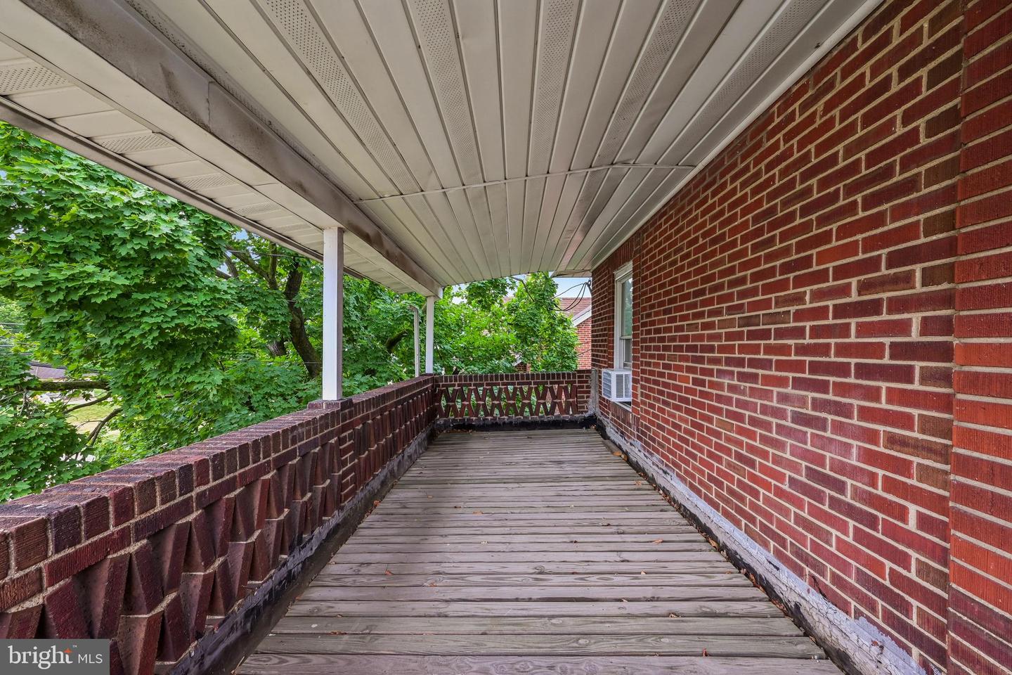 119 E Broad St Property Photo 18