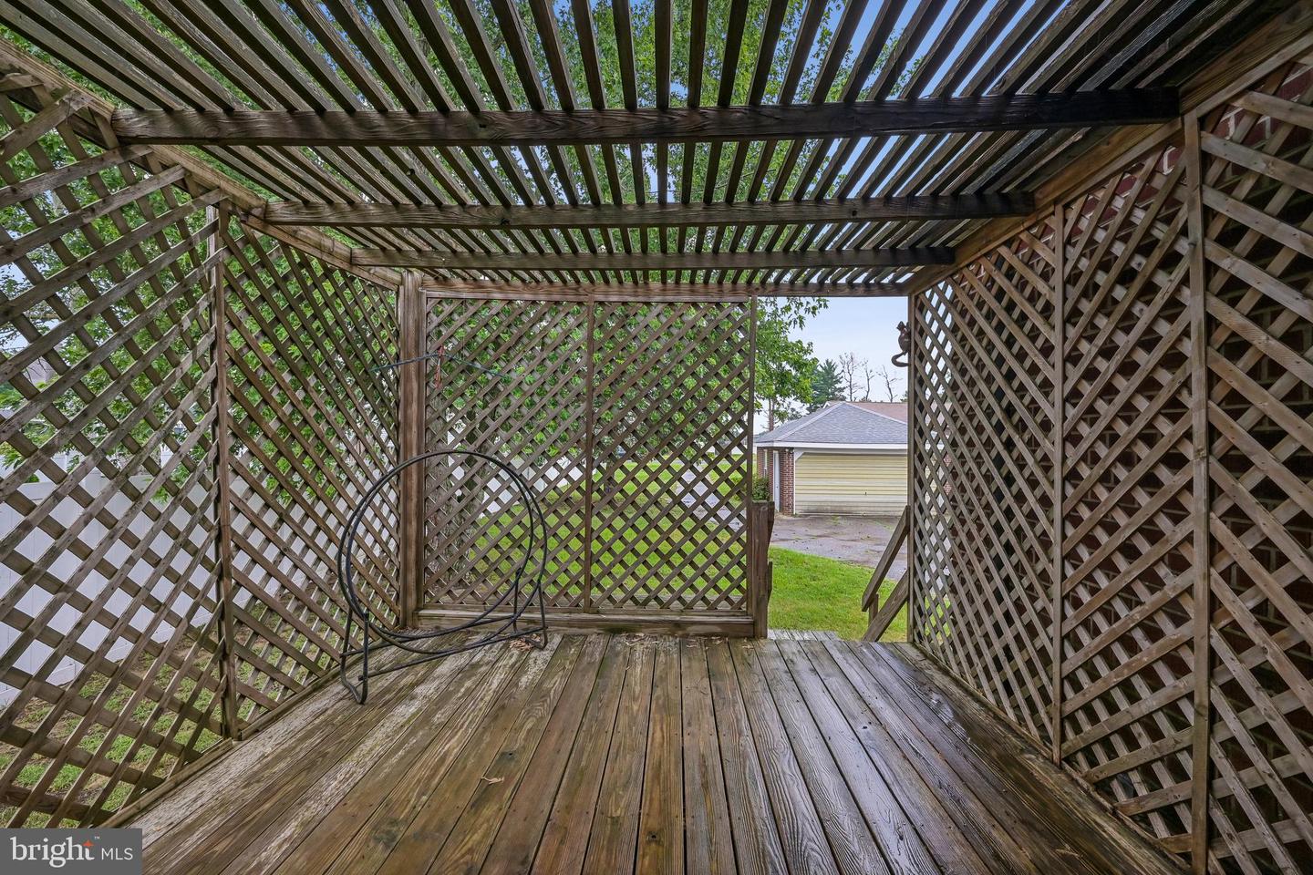 119 E Broad St Property Photo 22