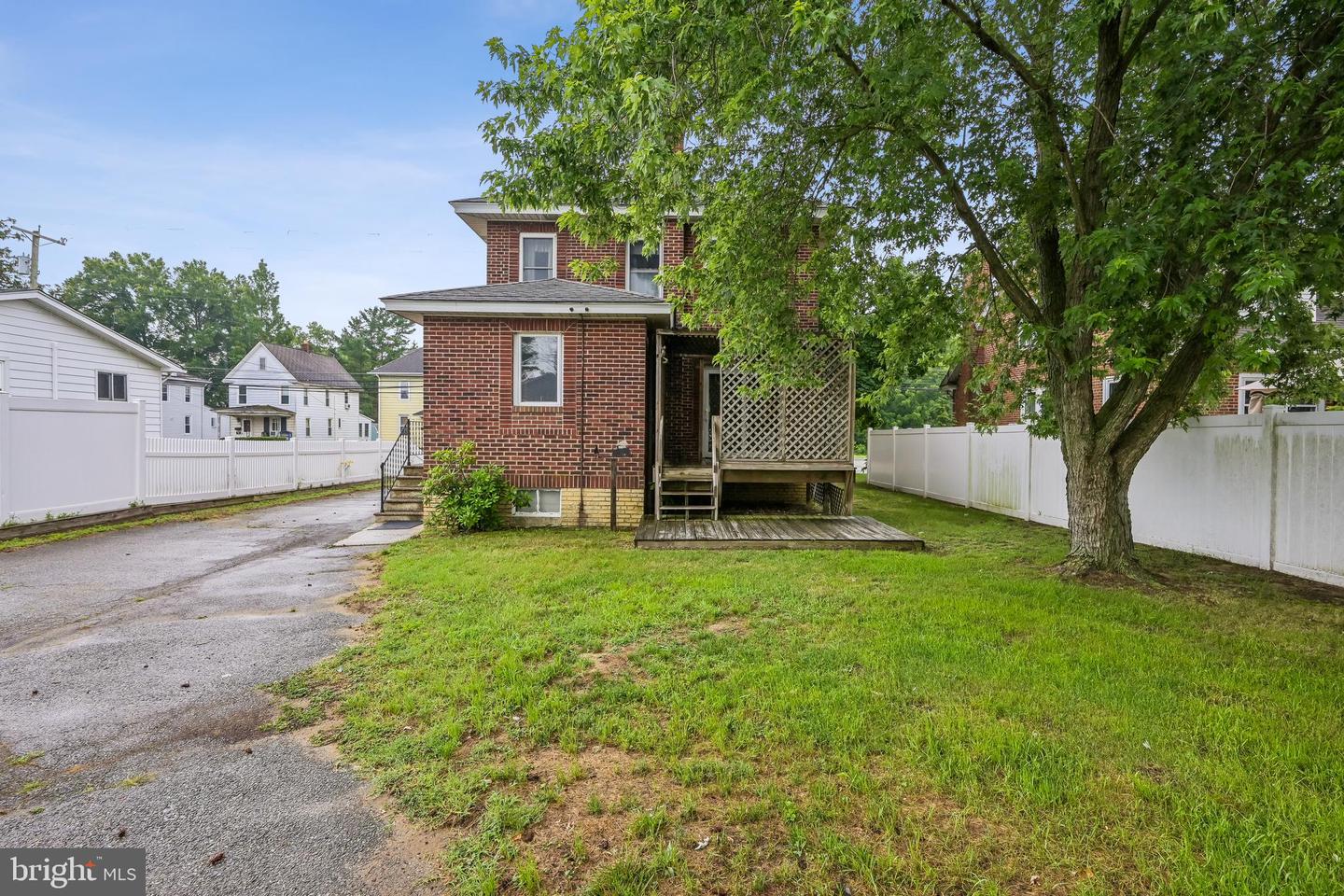 119 E Broad St Property Photo 25