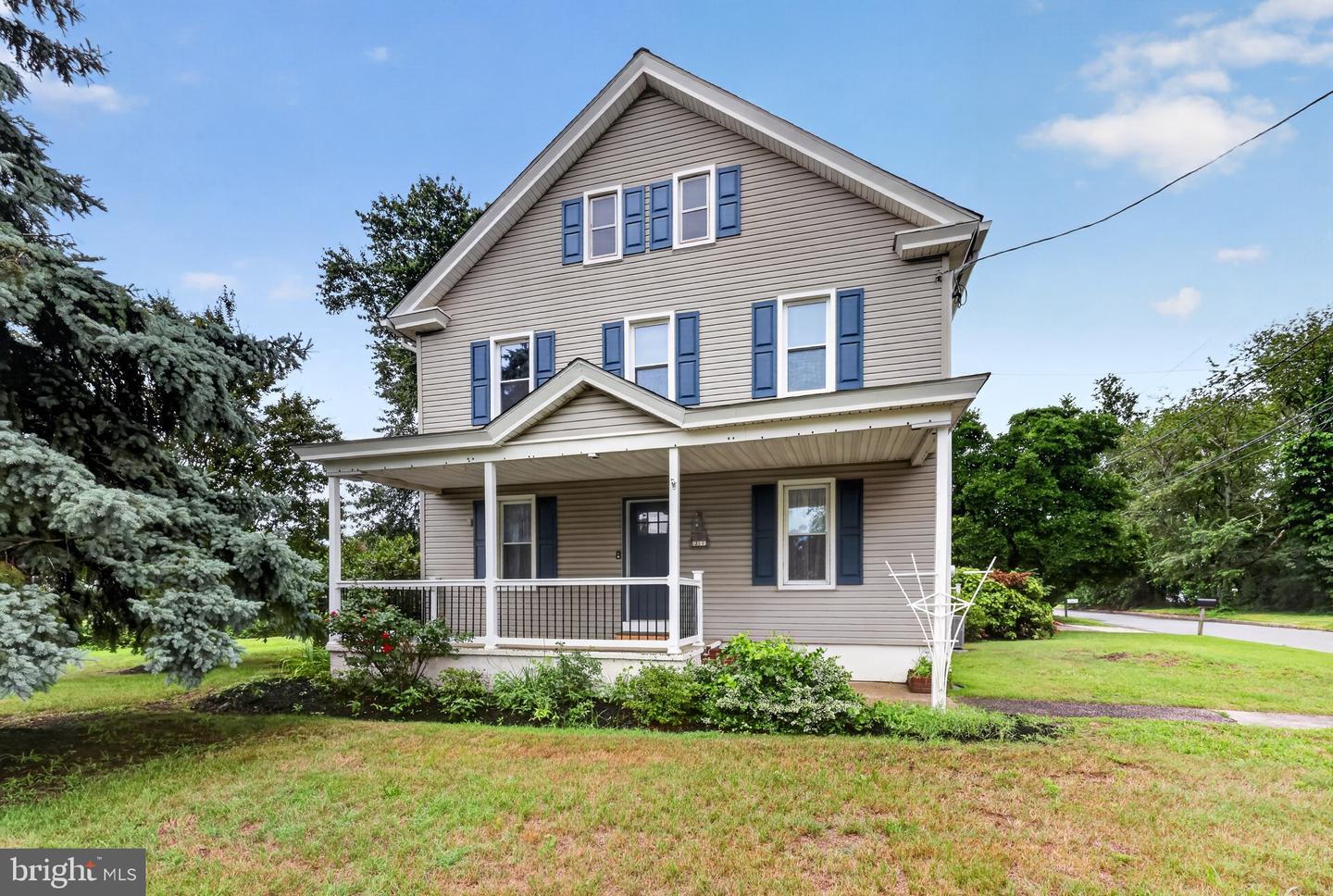 27 1st St Property Photo 1