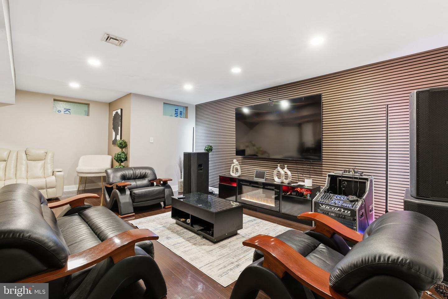 112 Lantern Property Photo 33