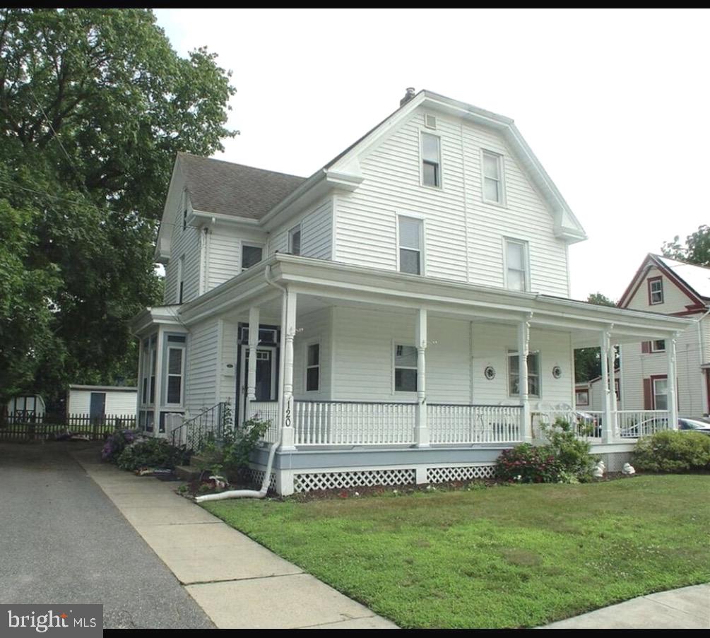 120 Maple St Property Photo 1