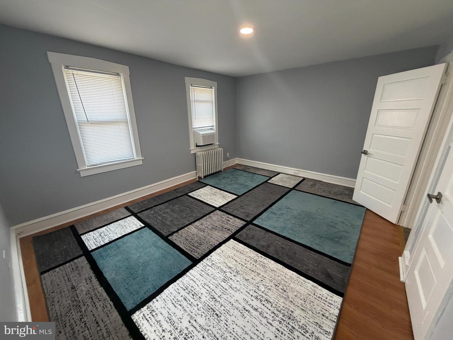 25 College Ave #b Property Photo 4