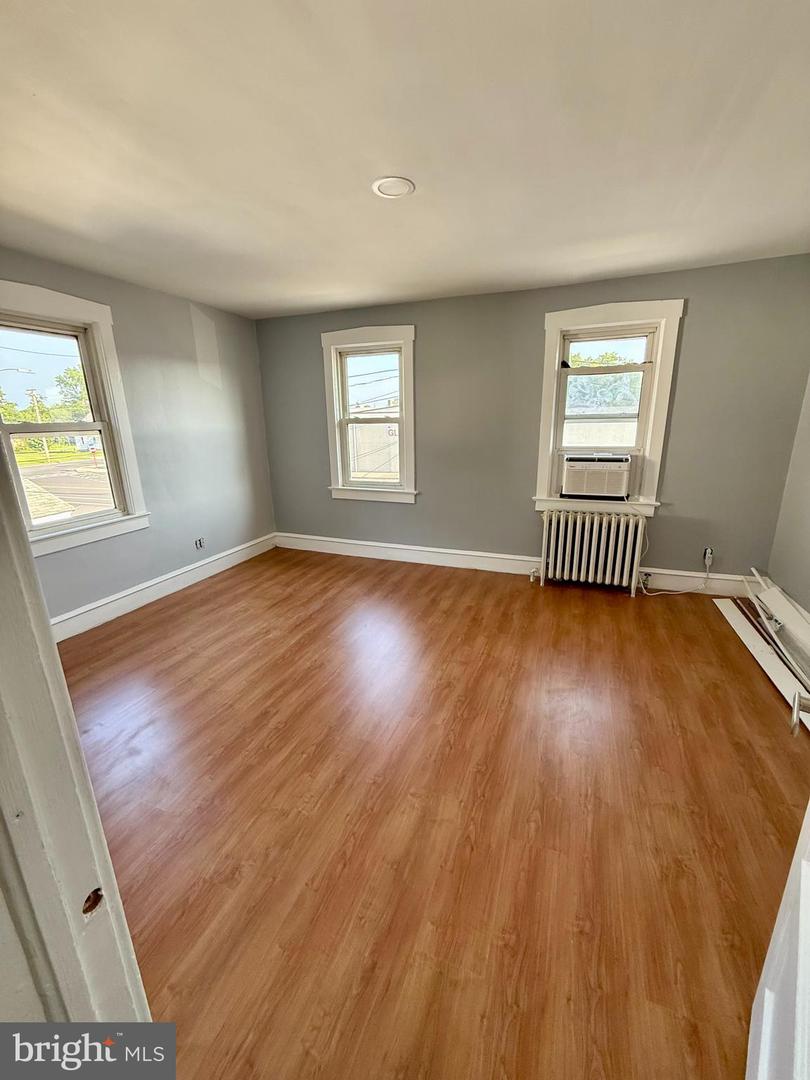 25 College Ave #b Property Photo 5