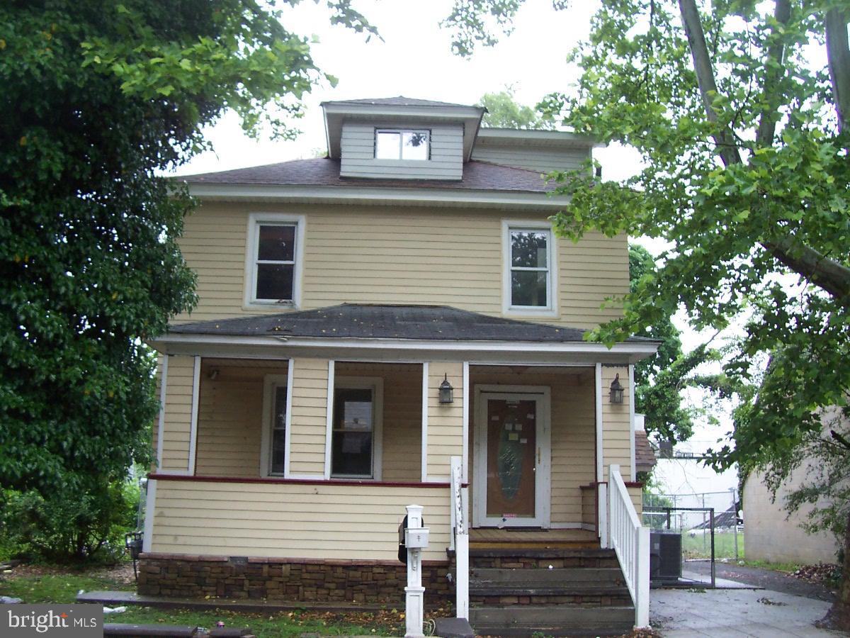9 W Adams St Property Photo 1
