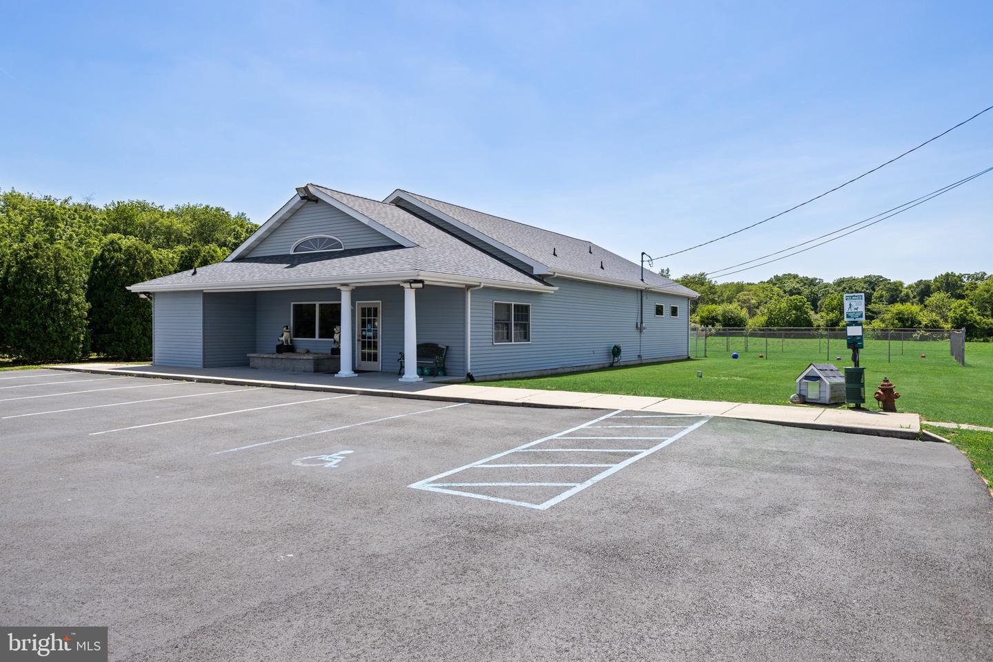 393 MAIN RD Property Photo 1
