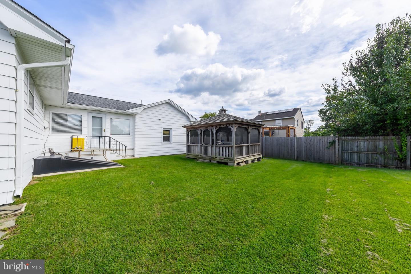 484 Brady Ave Property Photo 4