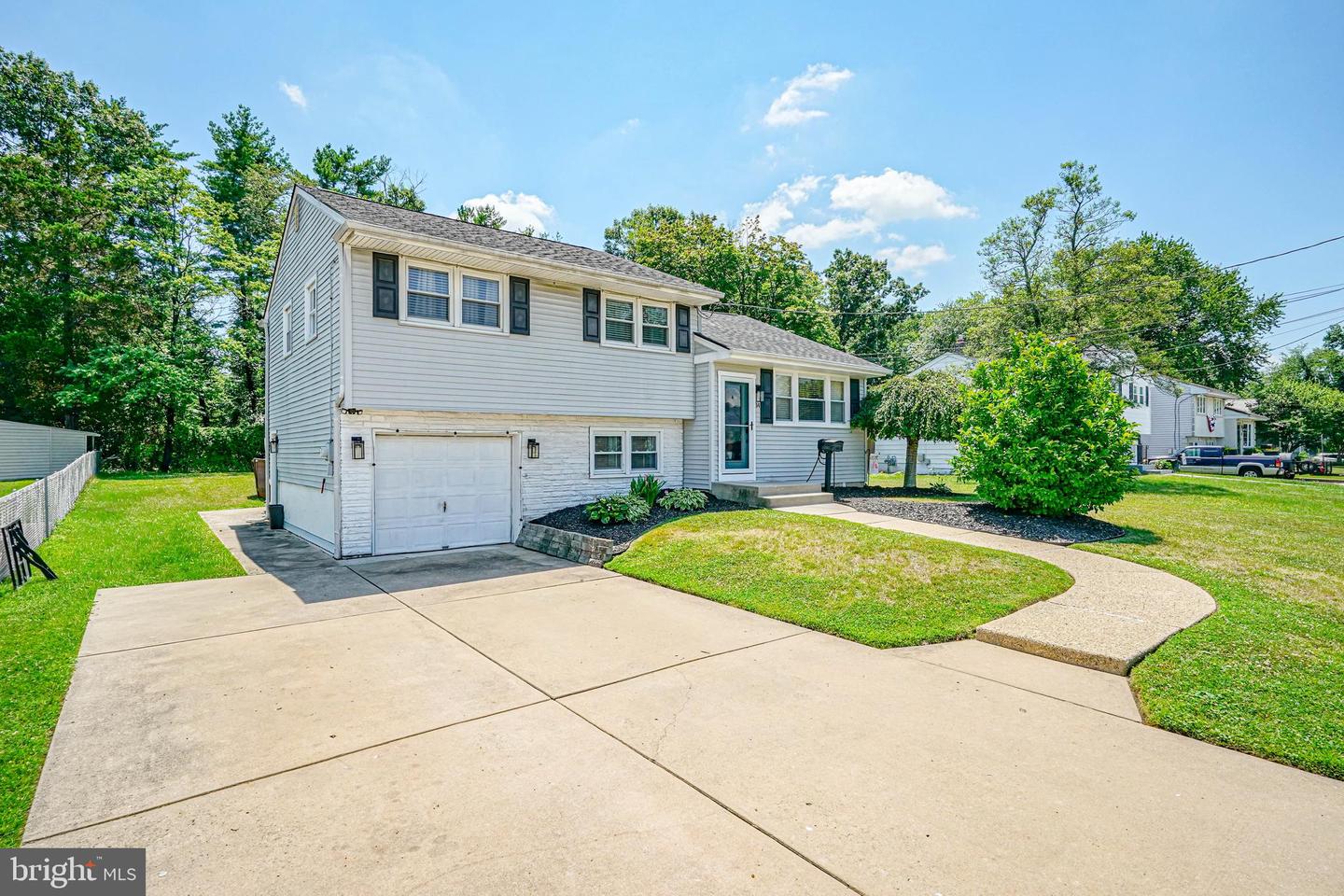 34 ASH AVE