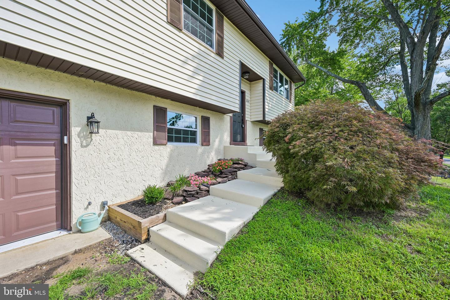 841 Chestnut Ave Property Photo 4