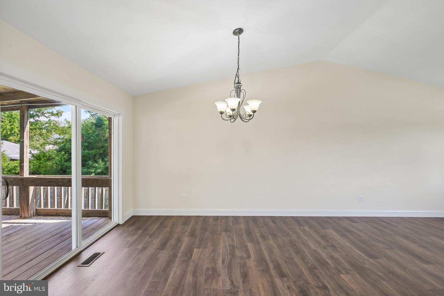 841 Chestnut Ave Property Photo 17